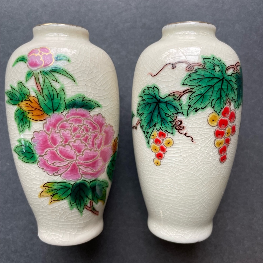 Vintage Homco mini ceramic Japanese vases. Made in Japan.